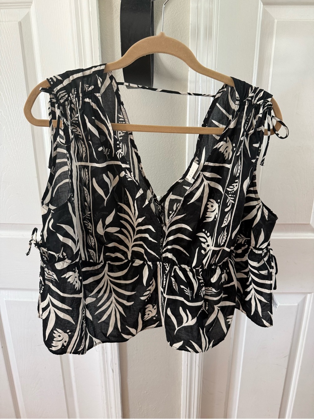 a new day Black & White Botanical Tie-Shoulder Crop Top